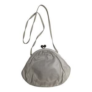 Vtg 1980s Ivory Leather Kisslock Seashell Shaped Minimalist Shoulder Bag